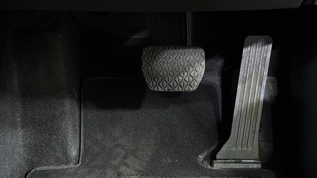 2017 Mazda CX-3 Akari (FWD), Automatic, 49697 km, Pedals and Footmat