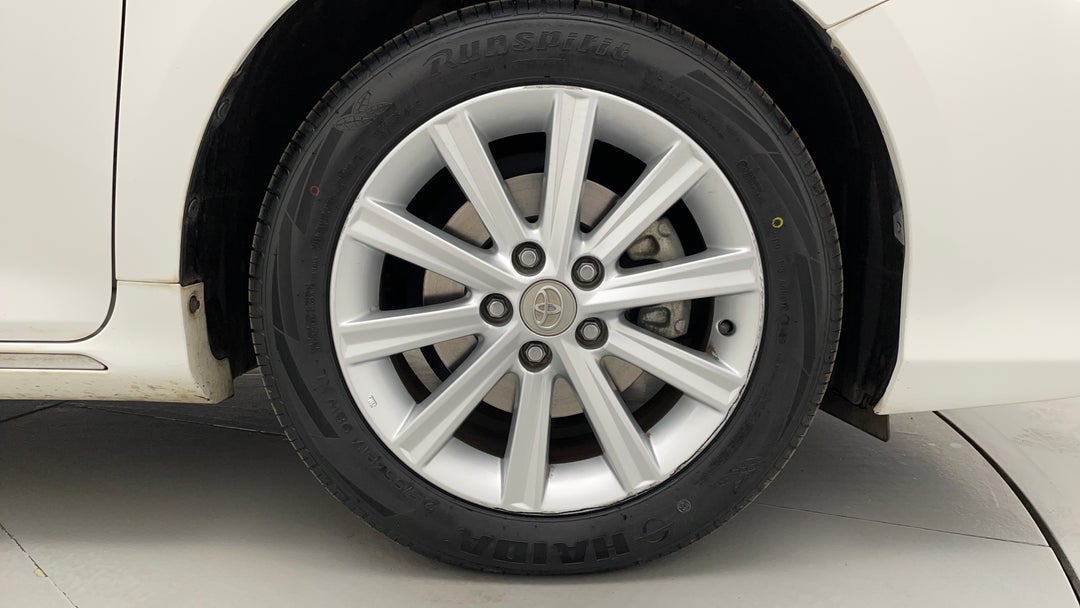 2013 Toyota Aurion Presara, Automatic, 125222 km, Right Front Wheel