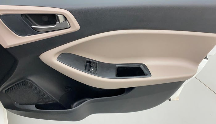 2017 Hyundai Elite i20 ERA 1.2, Petrol, Manual, 10,914 km, Driver Side Door Panels Control