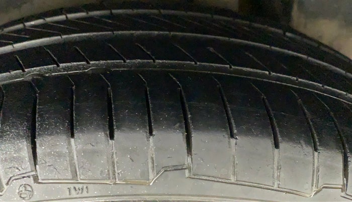 2017 Maruti Ciaz DELTA 1.4 MT PETROL, Petrol, Manual, 44,150 km, Left Rear Tyre Tread
