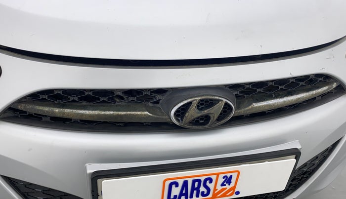 2011 Hyundai i10 MAGNA 1.2 KAPPA2, Petrol, Manual, 17,924 km, Front monogram/logo - Slight discoloration