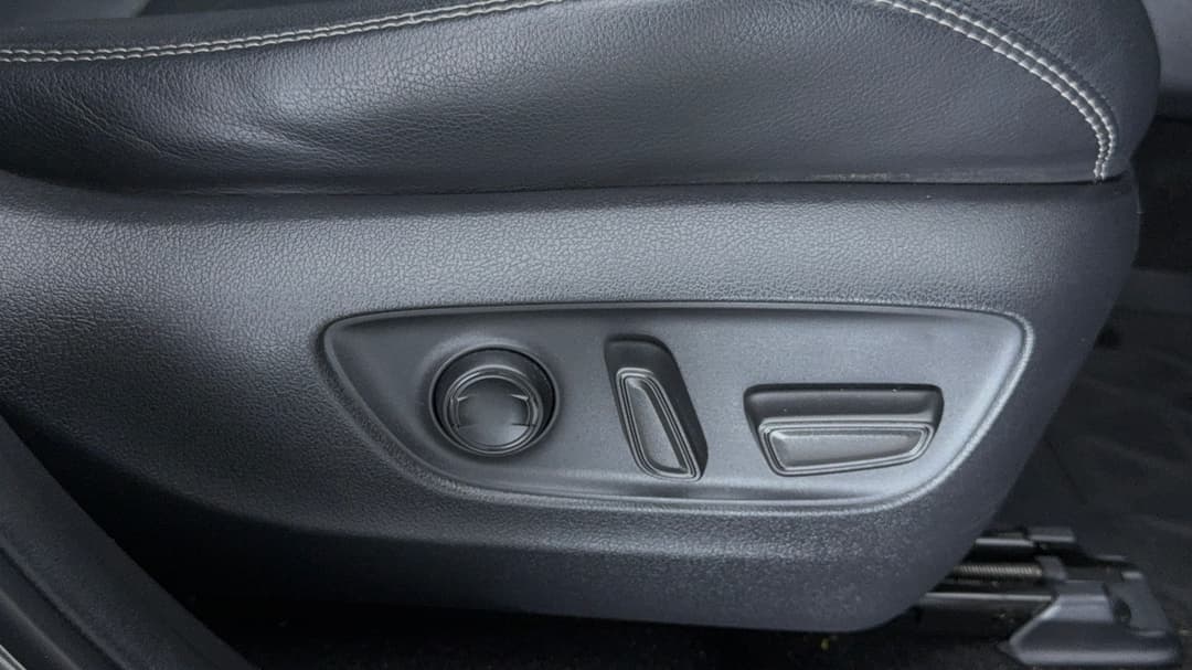 2021 Toyota RAV4 Cruiser (AWD) Hybrid, Automatic, 108360 km, Drivers Side Adjustment Panel