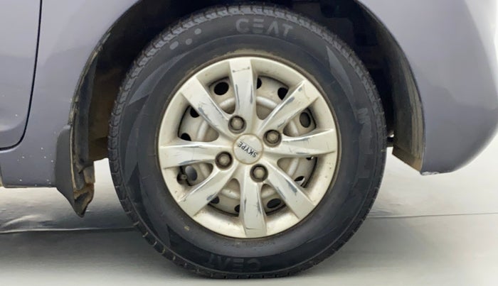 2015 Hyundai Eon ERA +, Petrol, Manual, 20,636 km, Right Front Wheel