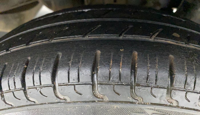 2015 Hyundai Eon ERA +, Petrol, Manual, 20,636 km, Left Rear Tyre Tread