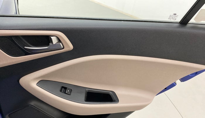 2015 Hyundai Elite i20 ASTA 1.2 (O), Petrol, Manual, 38,193 km, Right rear window switch / handle - Minor damage