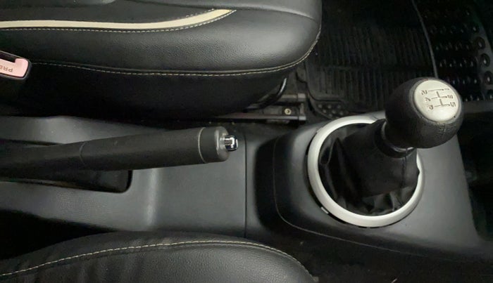 2010 Maruti Swift ZXI, Petrol, Manual, 85,544 km, Gear Lever