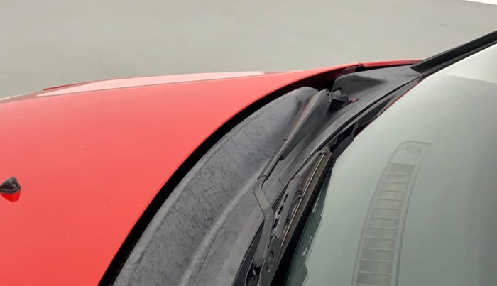 2010 Maruti Swift ZXI, Petrol, Manual, 85,544 km, Bonnet (hood) - Cowl vent panel has minor damage