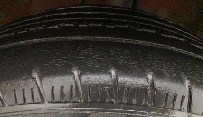 2010 Maruti Swift ZXI, Petrol, Manual, 85,544 km, Left Rear Tyre Tread