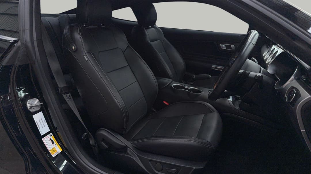 2022 Ford Mustang Gt 5.0 V8, Automatic, 27304 km, Right Side Front Door Cabin View