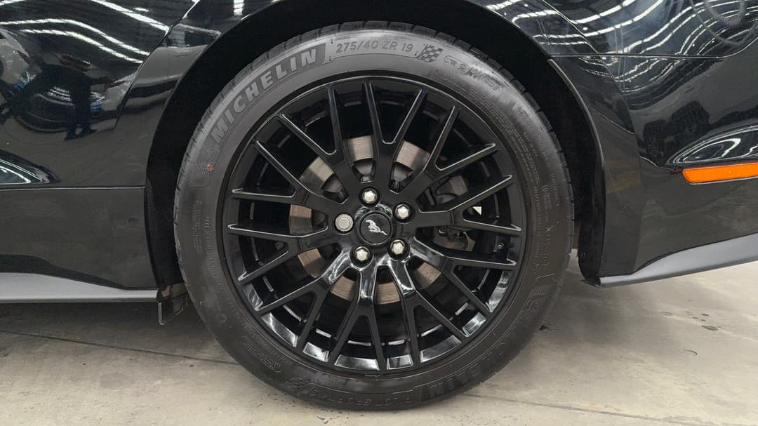 2022 Ford Mustang Gt 5.0 V8, Automatic, 27304 km, Left Rear Wheel