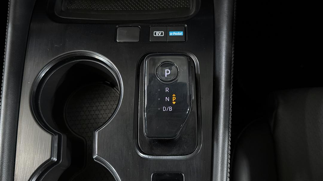 2023 Nissan X-trail St-l (4WD) E-power (hybrid), Automatic, 11977 km, Gear Lever 