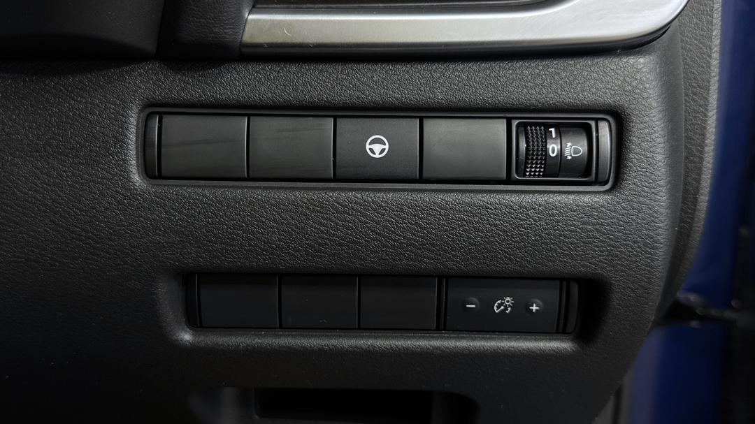 2023 Nissan X-trail St-l (4WD) E-power (hybrid), Automatic, 11977 km, Utility Switches/Buttons