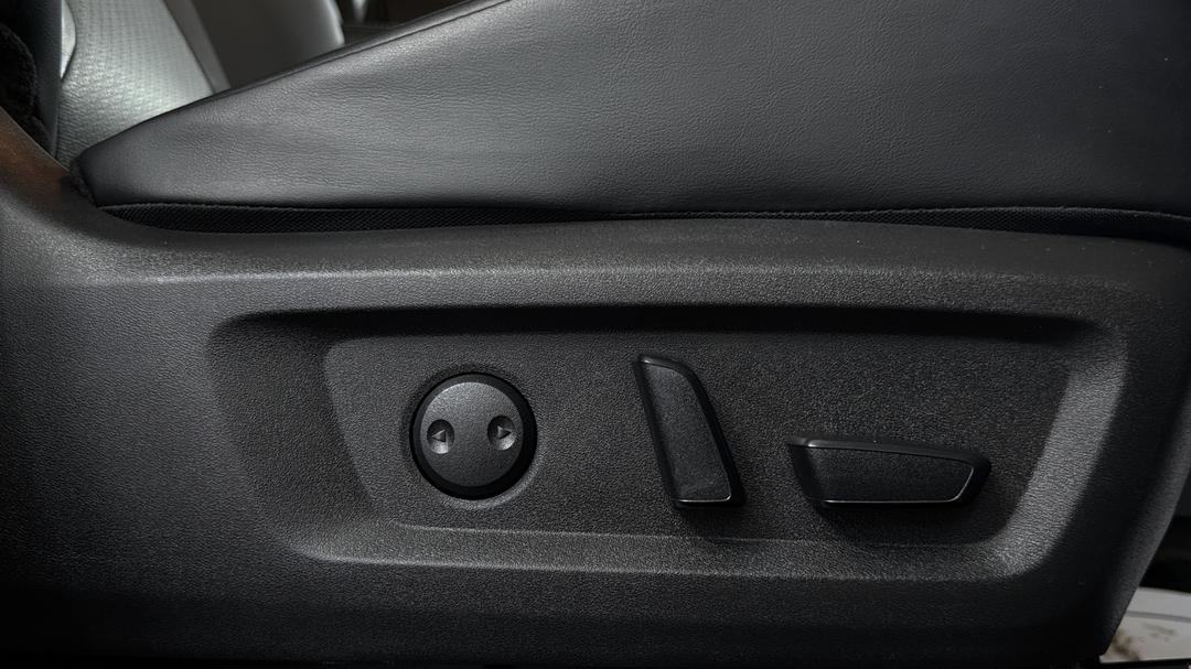 2023 Nissan X-trail St-l (4WD) E-power (hybrid), Automatic, 11977 km, Drivers Side Adjustment Panel