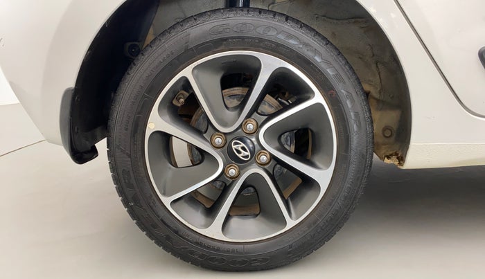 2017 Hyundai Grand i10 SPORTZ (O) 1.2 AT VTVT, Petrol, Automatic, 79,360 km, Right Rear Wheel
