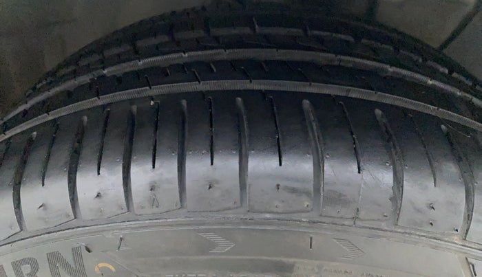 2018 Hyundai Elite i20 SPORTZ 1.2, Petrol, Manual, 21,870 km, Right Front Tyre Tread
