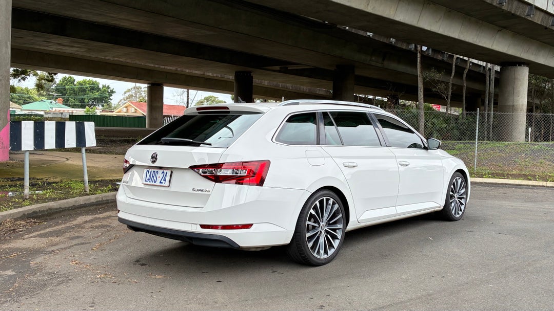 Right Back Diagonal (45- Degree) View