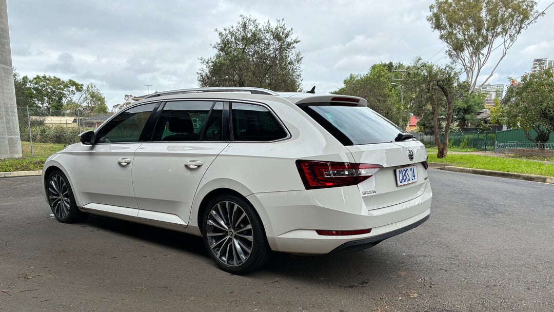 Left Back Diagonal (45- Degree) View