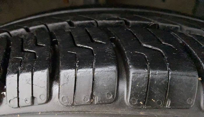 2013 Maruti Swift Dzire VDI, Diesel, Manual, 66,408 km, Right Front Tyre Tread