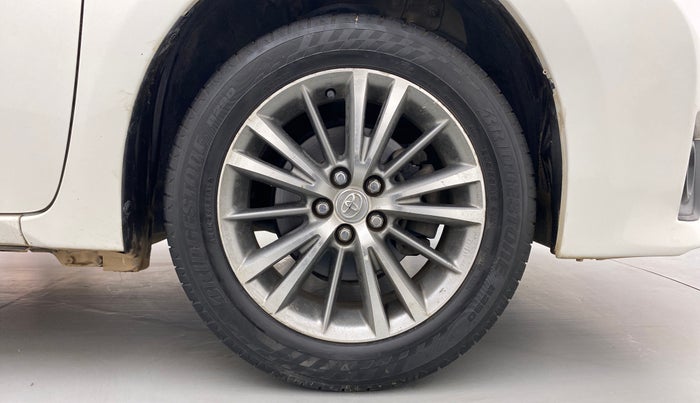 2014 Toyota Corolla Altis GL, Petrol, Manual, 88,767 km, Right Front Wheel