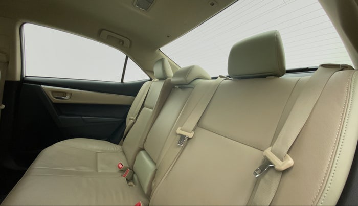 2014 Toyota Corolla Altis GL, Petrol, Manual, 88,767 km, Right Side Rear Door Cabin