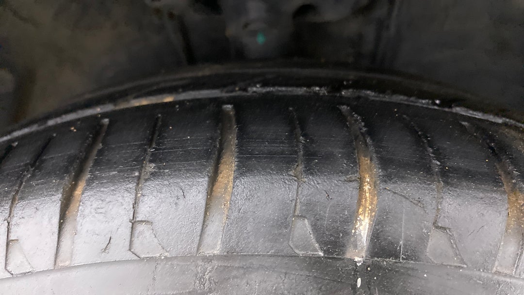 Right Front Tyre Tread