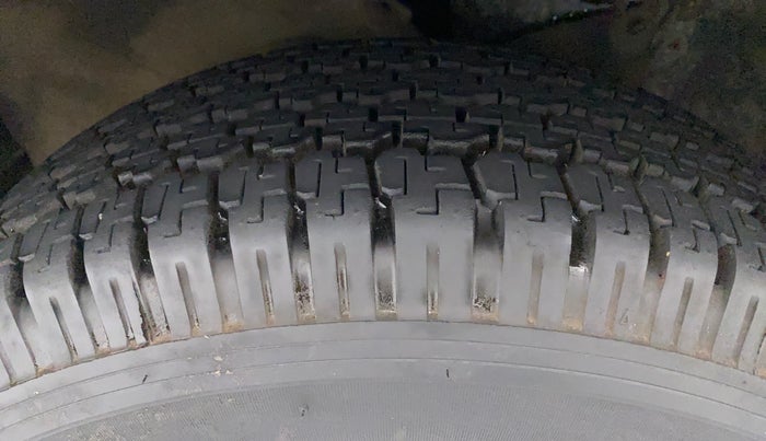 2010 Mahindra Scorpio SLE, Diesel, Manual, 1,10,798 km, Left Front Tyre Tread