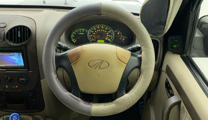 2010 Mahindra Scorpio SLE, Diesel, Manual, 1,10,798 km, Steering Wheel Close Up