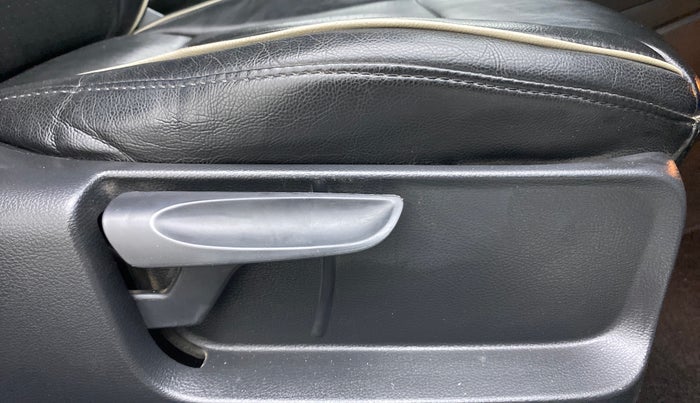 2015 Volkswagen Polo COMFORTLINE 1.5L, Diesel, Manual, 83,662 km, Driver Side Adjustment Panel