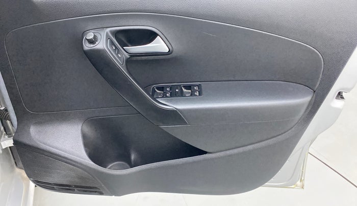 2015 Volkswagen Polo COMFORTLINE 1.5L, Diesel, Manual, 83,662 km, Driver Side Door Panels Control