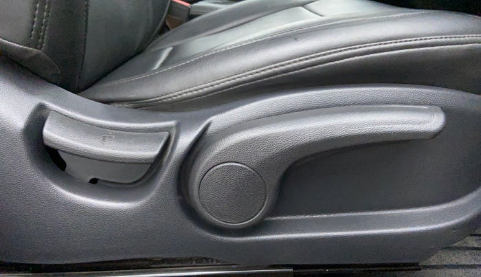 2016 Hyundai Elite i20 ASTA 1.2, Petrol, Manual, 20,904 km, Driver Side Adjustment Panel