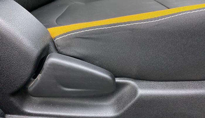 2022 Renault Kwid CLIMBER MT 1.0, Petrol, Manual, 6,580 km, Driver Side Adjustment Panel