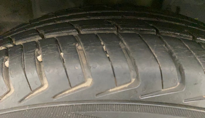 2017 Datsun Redi Go T (O), Petrol, Manual, 12,611 km, Right Front Tyre Tread