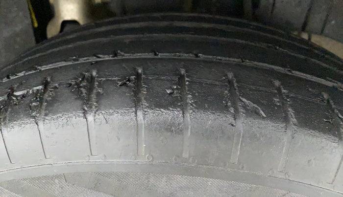 2020 Mahindra XUV300 W4 1.5 DIESEL, Diesel, Manual, 45,431 km, Left Rear Tyre Tread