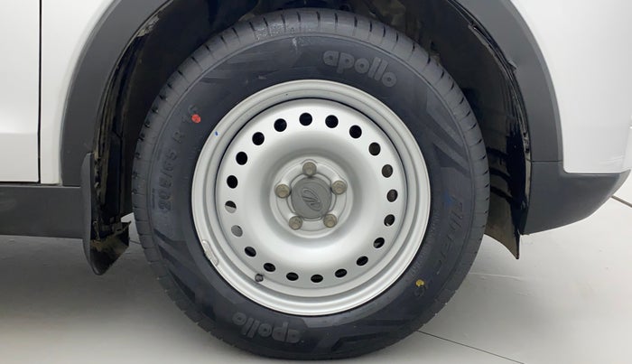 2020 Mahindra XUV300 W4 1.5 DIESEL, Diesel, Manual, 45,431 km, Right Front Wheel