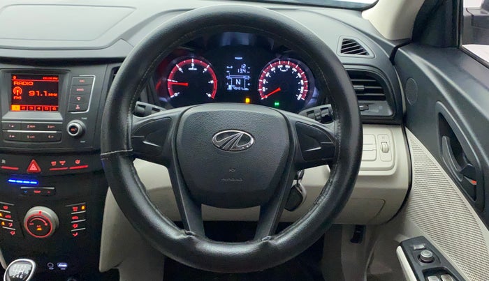 2020 Mahindra XUV300 W4 1.5 DIESEL, Diesel, Manual, 45,431 km, Steering Wheel Close Up