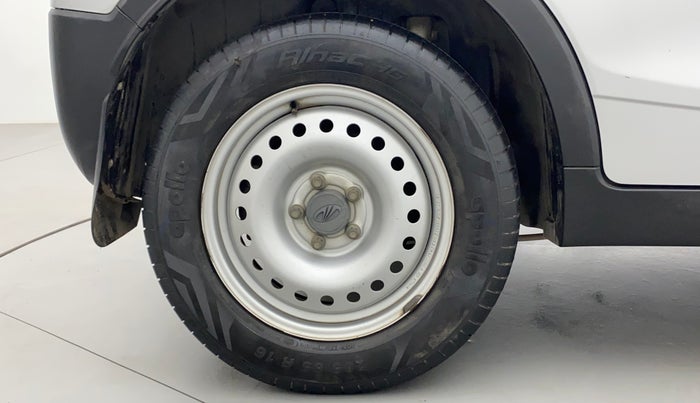 2020 Mahindra XUV300 W4 1.5 DIESEL, Diesel, Manual, 45,431 km, Right Rear Wheel