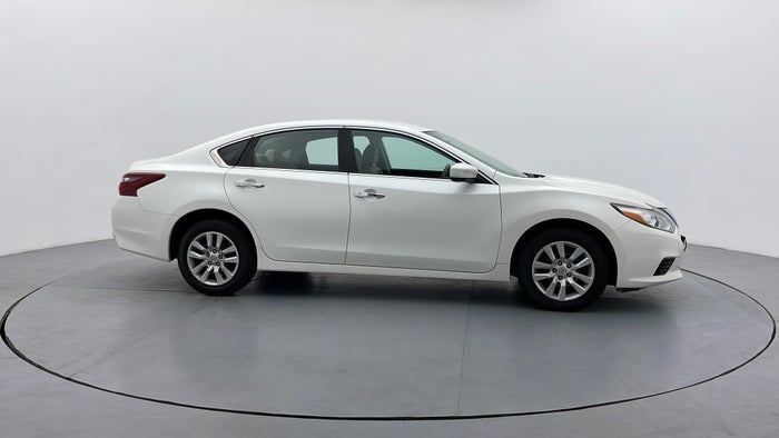 NISSAN ALTIMA-Right Side View