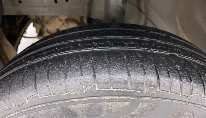 2016 Datsun Go T, Petrol, Manual, 67,986 km, Left Front Tyre Tread