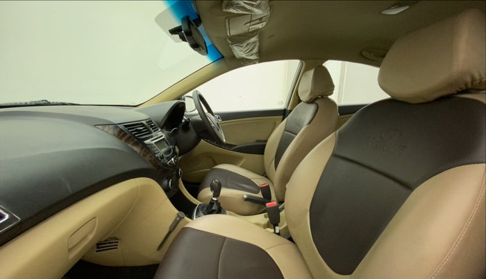 2013 Hyundai Verna FLUIDIC 1.6 VTVT EX, Petrol, Manual, 42,188 km, Right Side Front Door Cabin