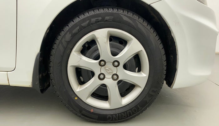 2013 Hyundai Verna FLUIDIC 1.6 VTVT EX, Petrol, Manual, 42,188 km, Right Front Wheel