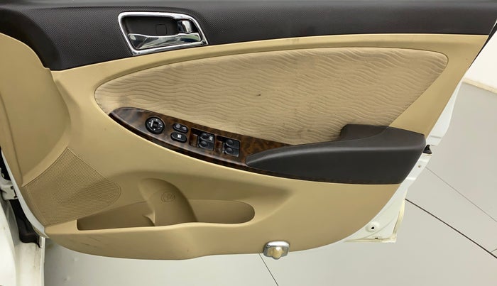 2013 Hyundai Verna FLUIDIC 1.6 VTVT EX, Petrol, Manual, 42,188 km, Driver Side Door Panels Control