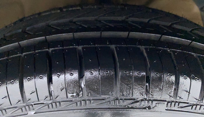 2017 Maruti Dzire VXI, Petrol, Manual, 35,543 km, Right Front Tyre Tread