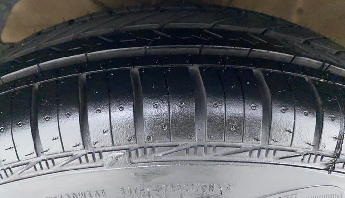 2017 Maruti Dzire VXI, Petrol, Manual, 35,543 km, Left Front Tyre Tread