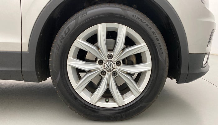 2017 Volkswagen TIGUAN HIGHLINE TDI AT, Diesel, Automatic, 1,19,427 km, Right Front Wheel