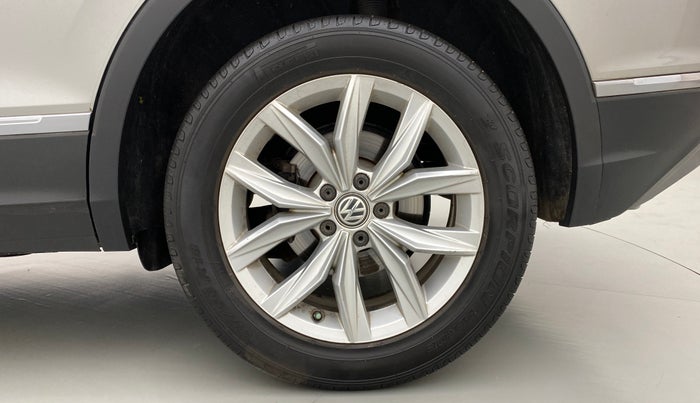 2017 Volkswagen TIGUAN HIGHLINE TDI AT, Diesel, Automatic, 1,19,427 km, Left Rear Wheel