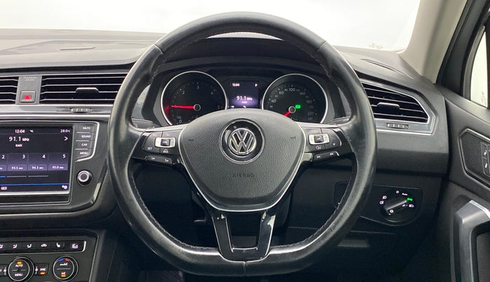 2017 Volkswagen TIGUAN HIGHLINE TDI AT, Diesel, Automatic, 1,19,427 km, Steering Wheel Close Up