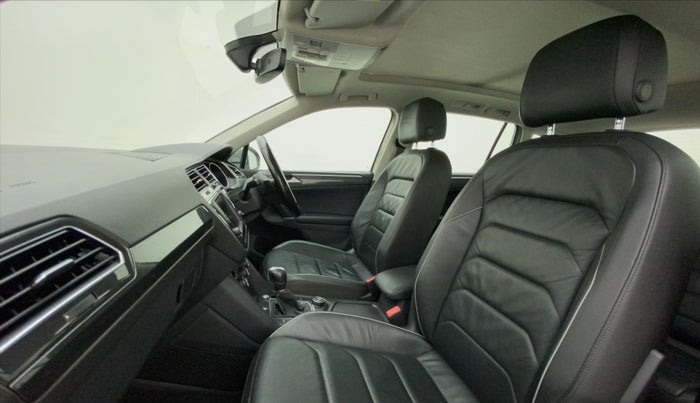 2017 Volkswagen TIGUAN HIGHLINE TDI AT, Diesel, Automatic, 1,19,427 km, Right Side Front Door Cabin