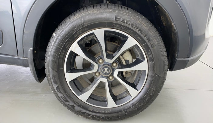 2020 Tata NEXON XZA+ (O) 1.2 RTN, Petrol, Automatic, 25,534 km, Right Front Wheel