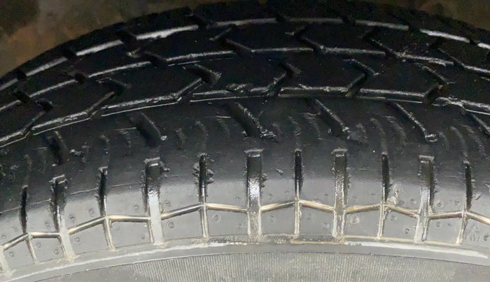 2014 Maruti Swift Dzire VXI, Petrol, Manual, 27,172 km, Right Front Tyre Tread