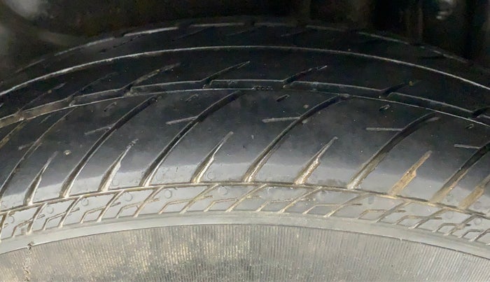 2014 Maruti Swift Dzire VXI, Petrol, Manual, 27,172 km, Left Rear Tyre Tread